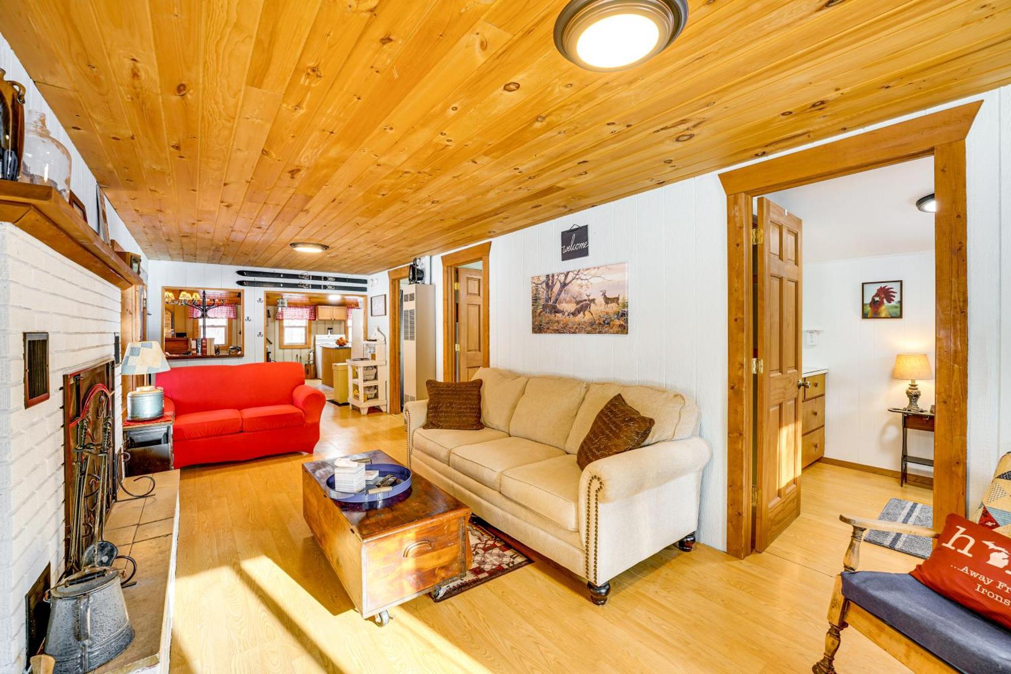 Pet-Friendly Irons Cottage About 4 Mi To Sand Lake! Dış mekan fotoğraf
