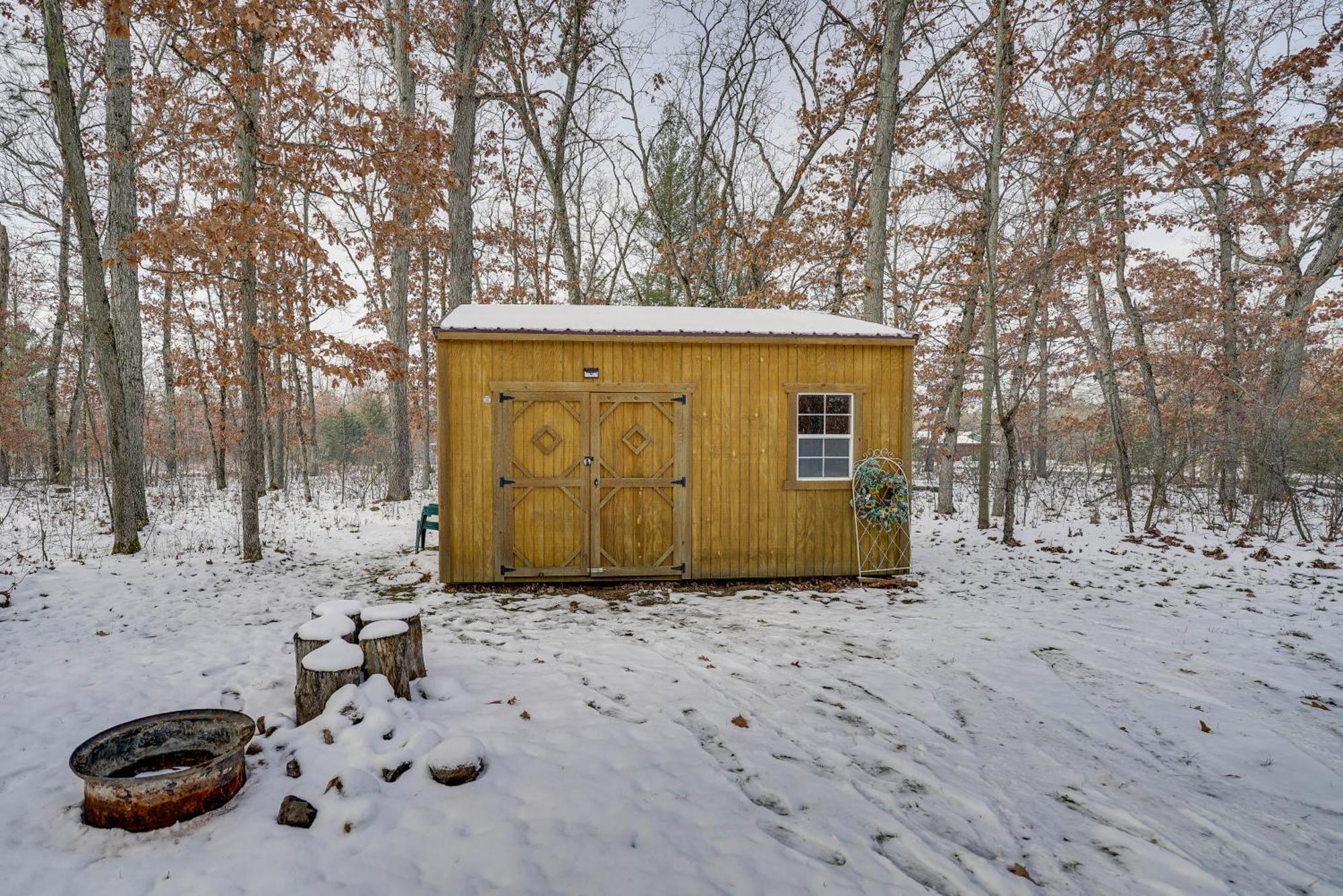 Pet-Friendly Irons Cottage About 4 Mi To Sand Lake! Dış mekan fotoğraf